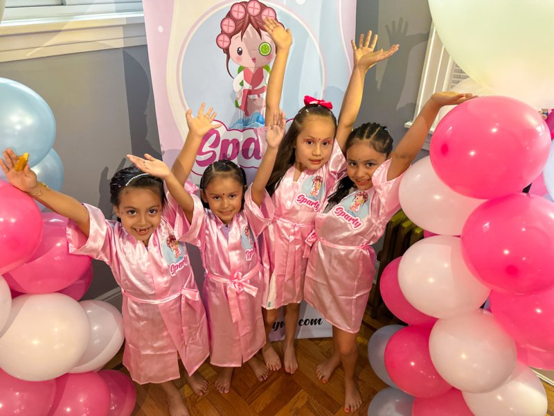 our-story-sparty-spa_parties_ny-Mobile spa parties for kids NYC-Salón de spa para fiestas infantiles NYC